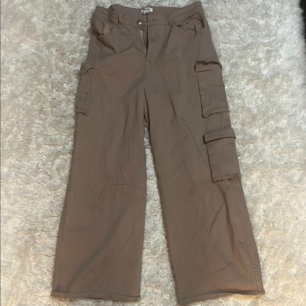 Tan Cargo Pants with Relaxed Fit and Utility Design